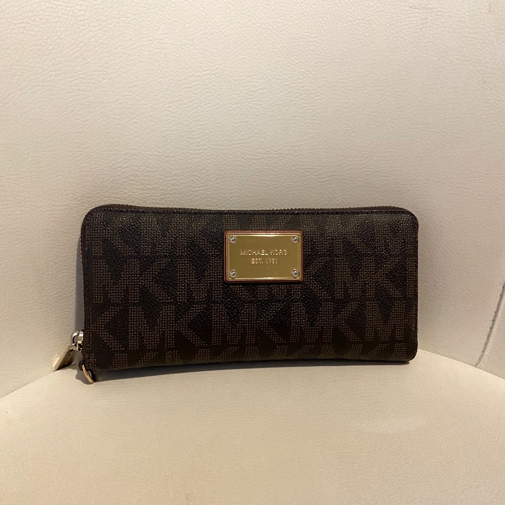 Michael Kors long continental wallet